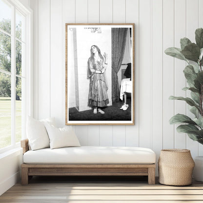 1917: Captivating Portrait of Roshanara in Time