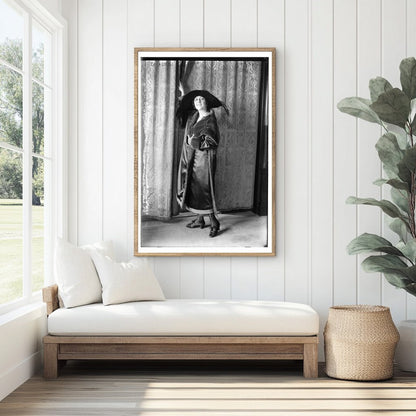 “Elegant Early 20th Century Cavalieri Gathering”