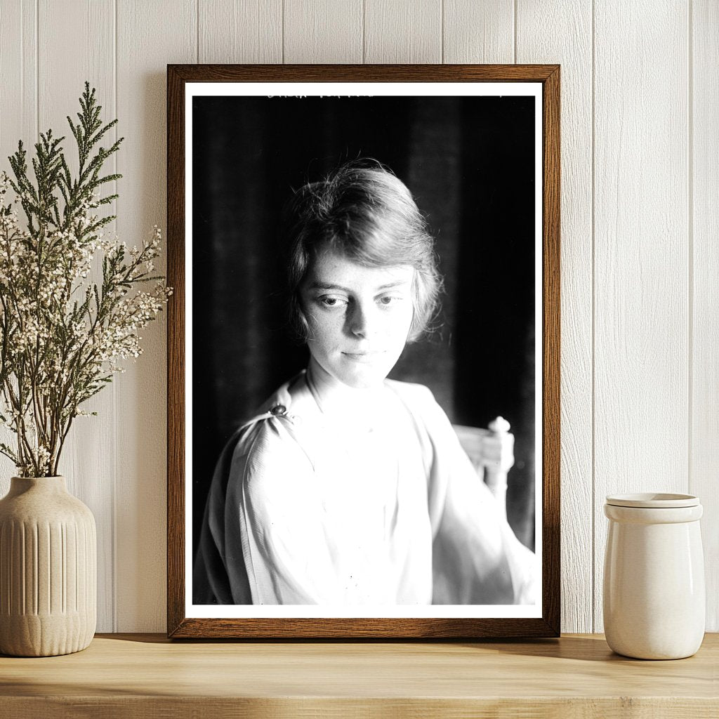 Elegant Portrait of a 1920s Woman in Vintage Attire