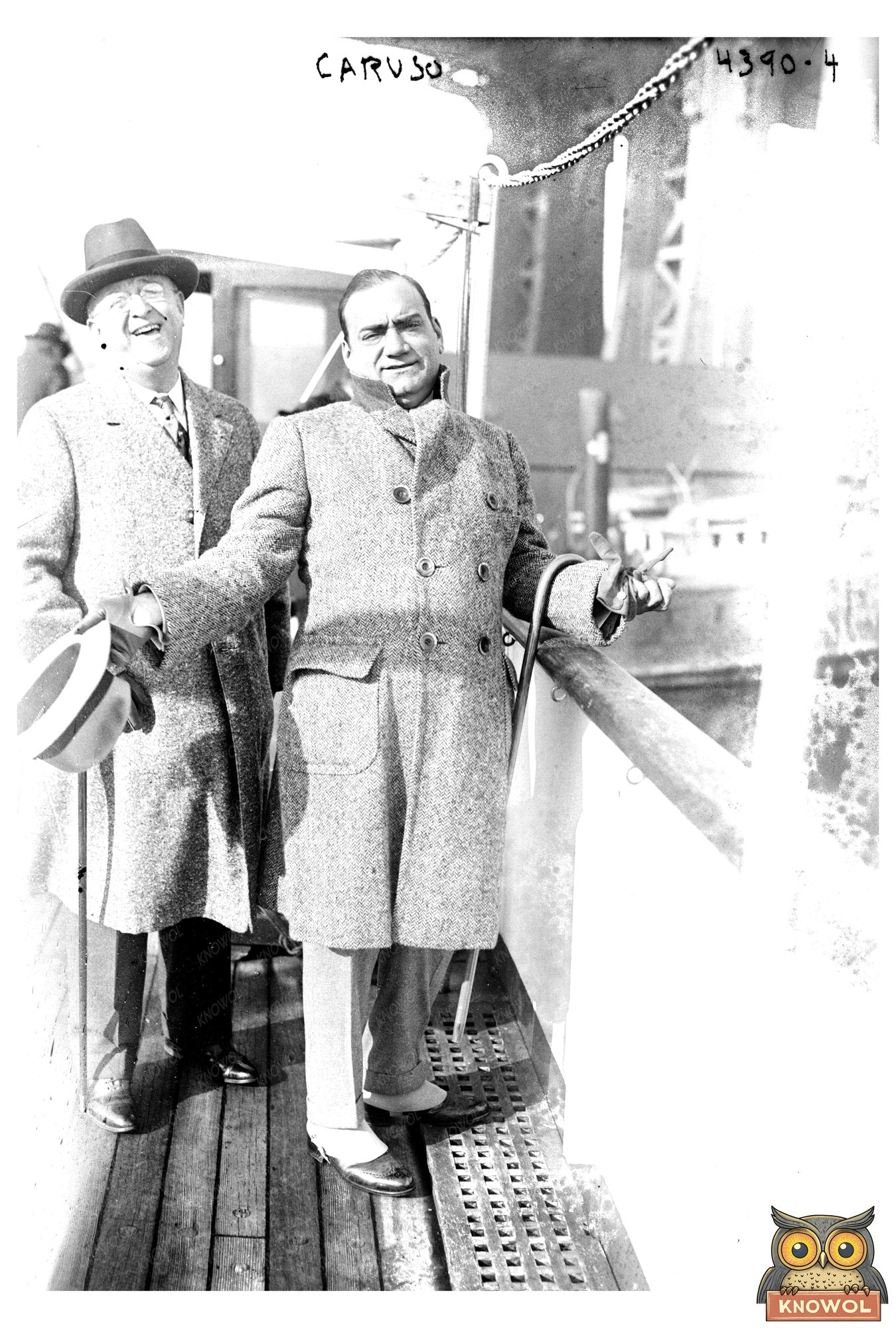 Enrico Caruso: Iconic Tenor in 1917 Performance