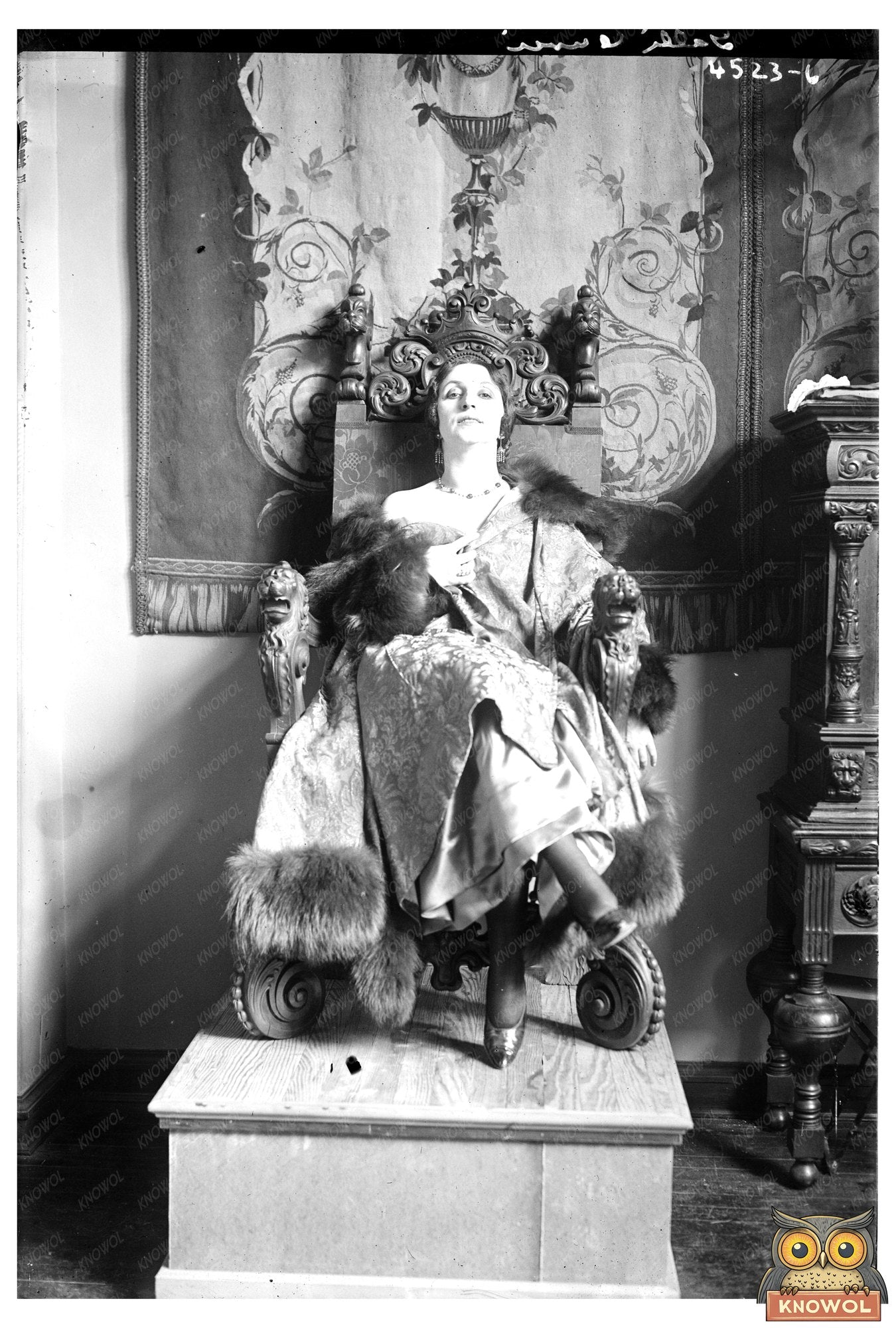 Elegant Soprano Luisa Tetrazzini in Historic Portrait