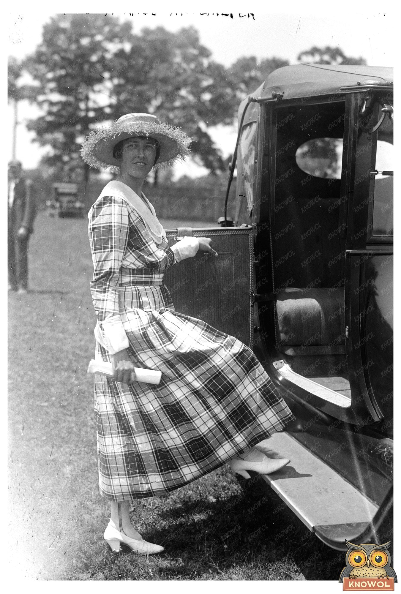 Elegant Portrait of Early 20th Century Society Woman