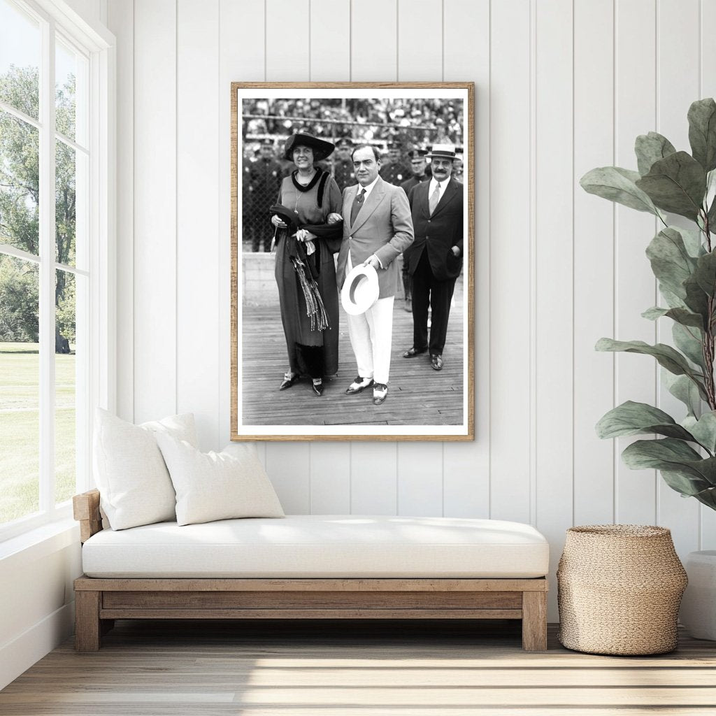 Vibrant 1918 Caruso Performance Moment Captured