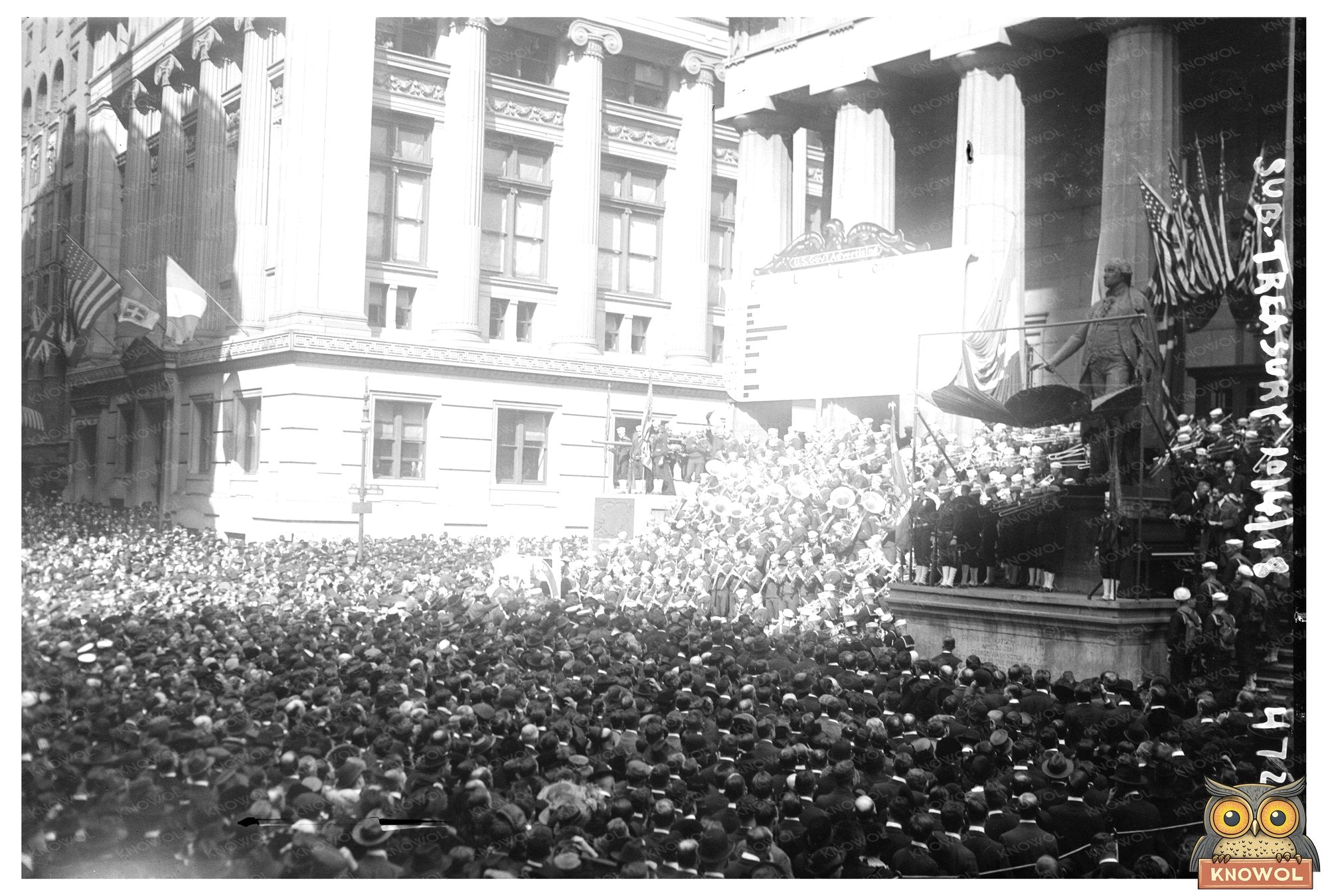 Historic 1918 Sub-Treasury Building in wartime NYC