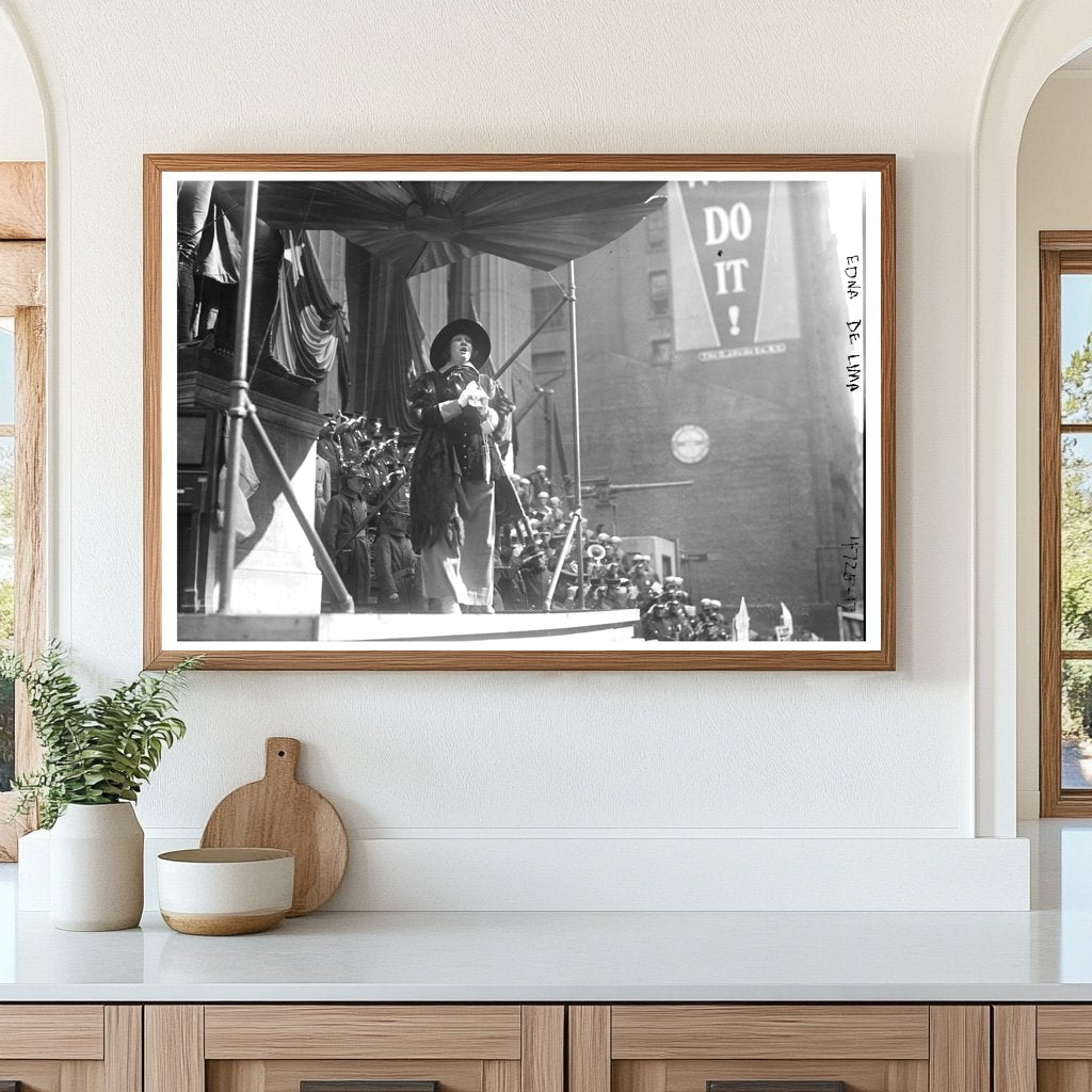 1918 Portrait of a Trailblazing War Correspondent