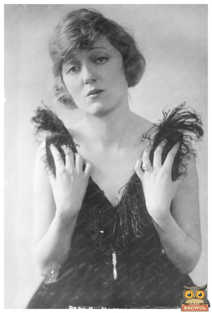 Elegant Stage Star Peggy Hopkins - 1919 Glamour