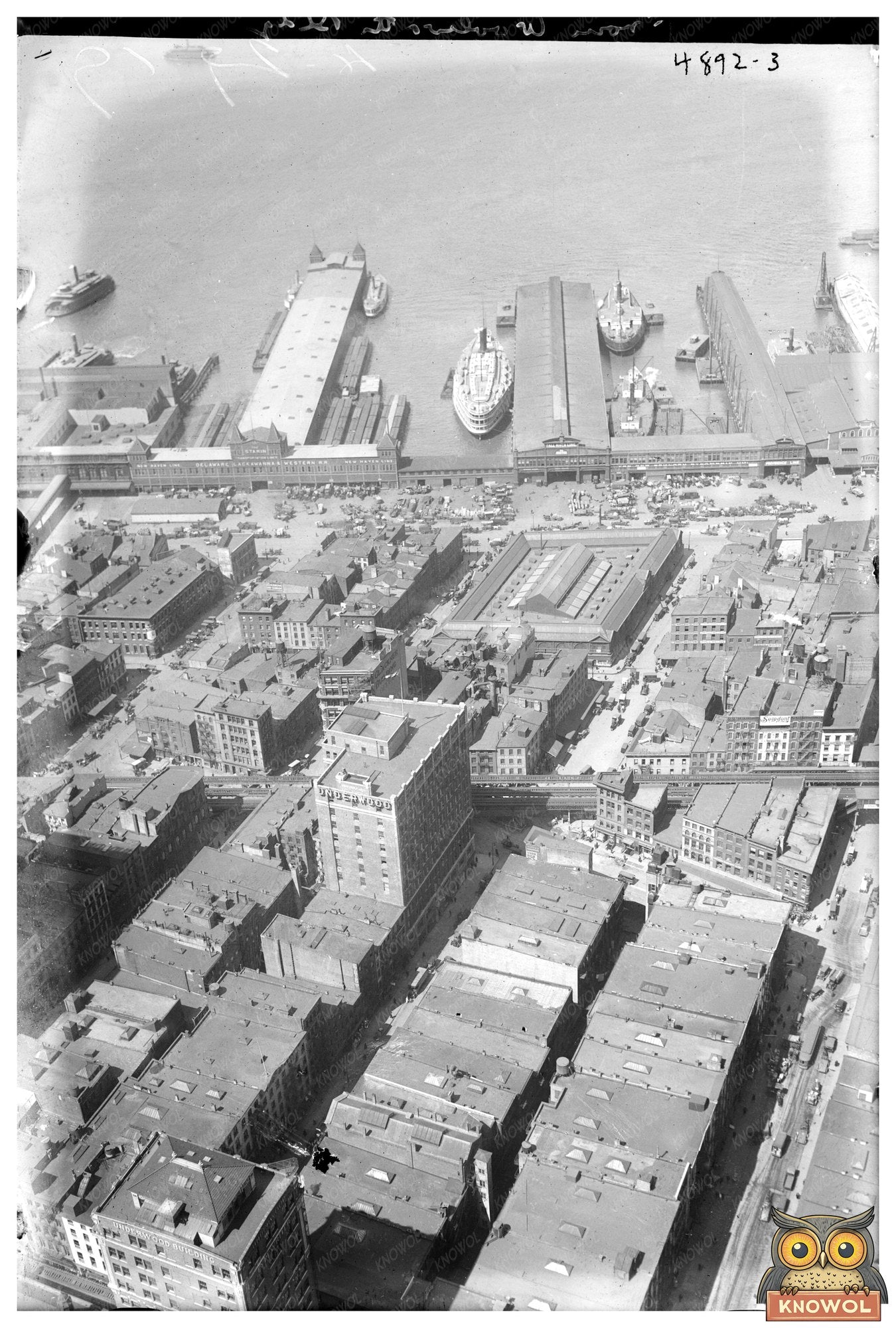 Iconic Woolworth Building: A Glimpse of 1910s NYC