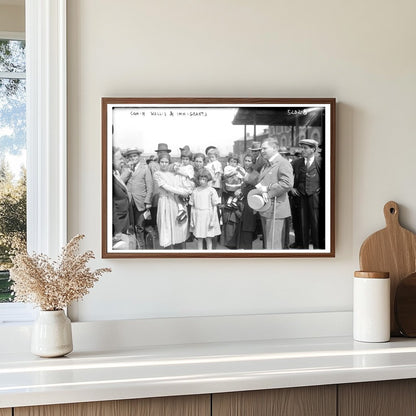 1920 Moment: Commissioner Wallis with New Immigrants