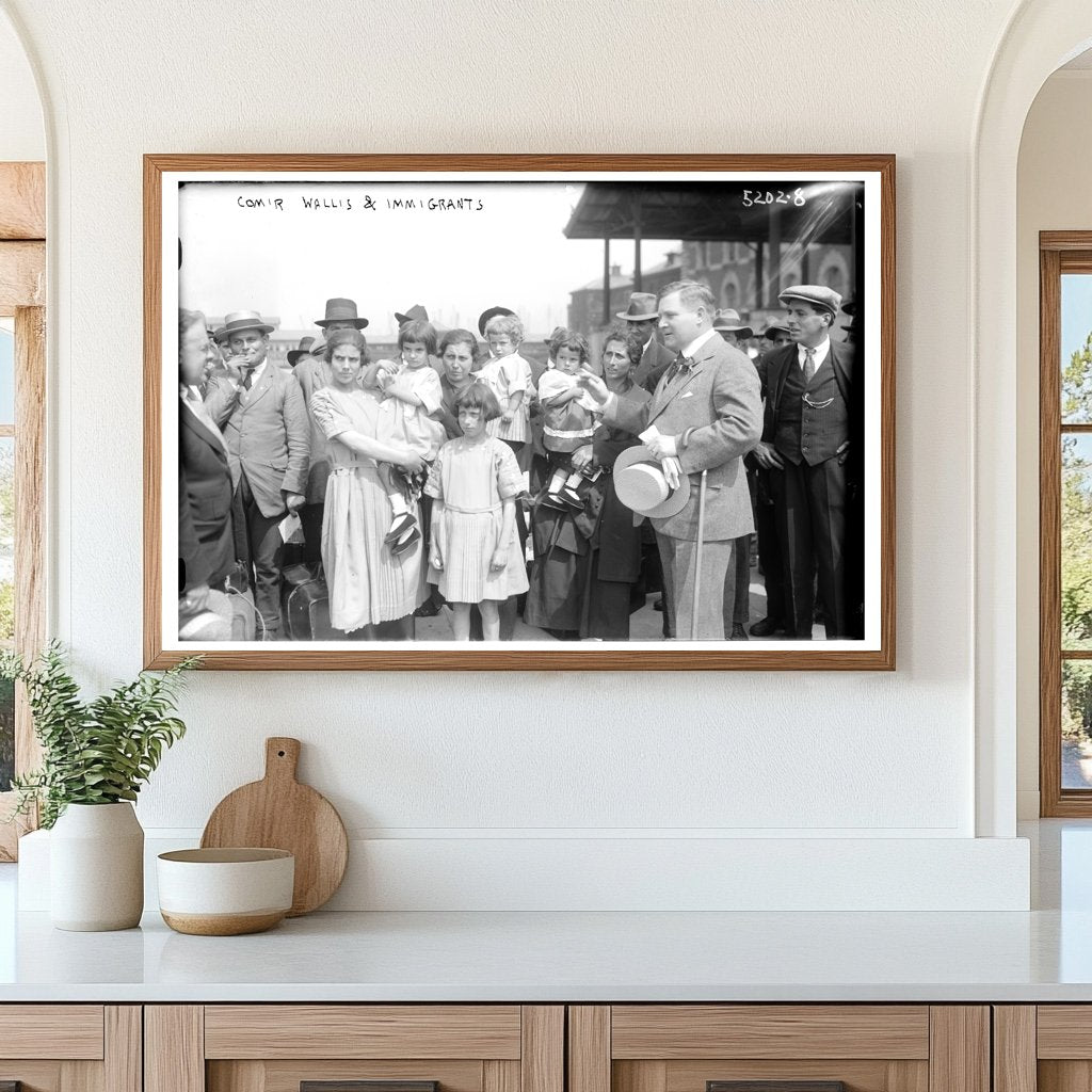 1920 Moment: Commissioner Wallis with New Immigrants