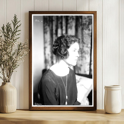 Iconic 1920s Portrait of Eva Le Gallienne