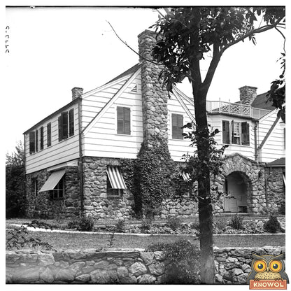 Charming Early 20th-Century Harrold House Photo