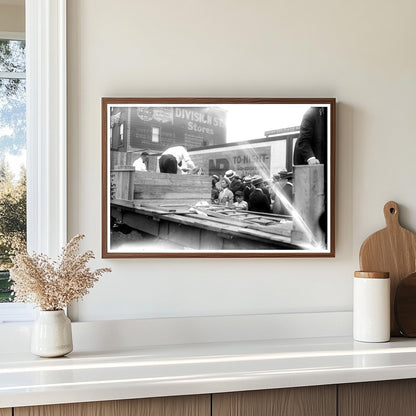 1920s Workers Unloading Freight: A Daily Scene