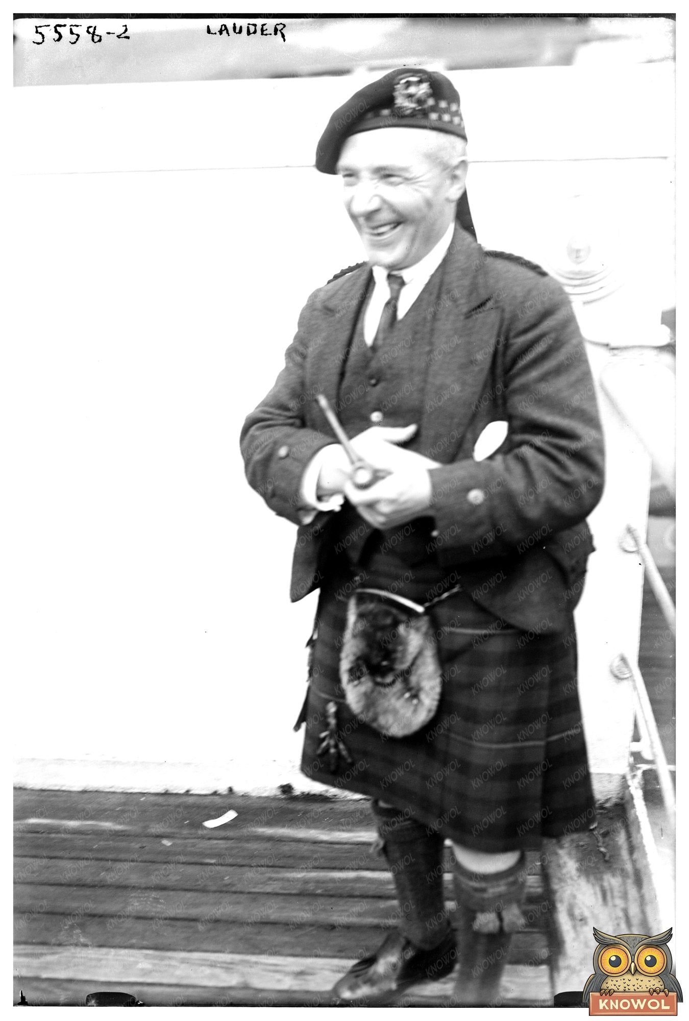 1920s Street Scene: Vibrant Lauder Community Spirit