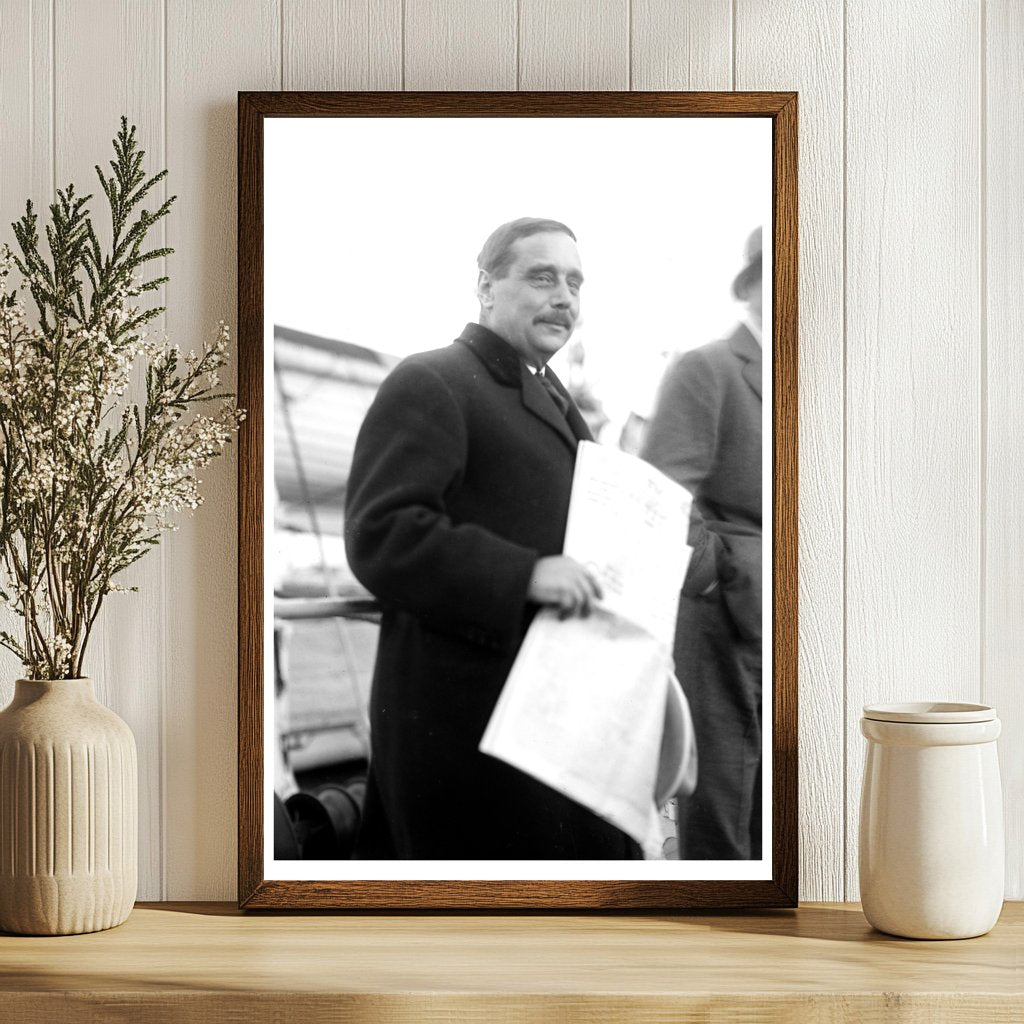 1920s Literary Icon: H.G. Wells in Reflection