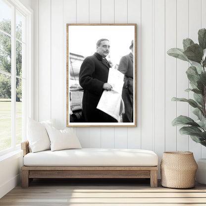 1920s Literary Icon: H.G. Wells in Reflection