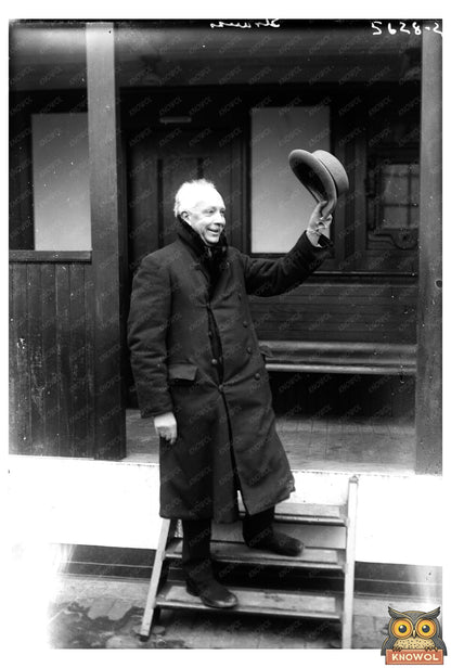 1920s Iconic Portrait: A Symbol of Cultural Change