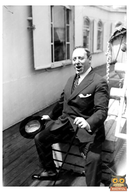 1920s Urban Street Scene: Vibrant Daily Life Snapshot