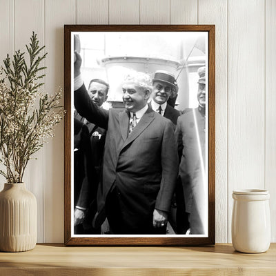 Timeless Portrait of 1920s Urban Life & Style