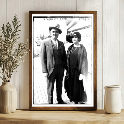 1920s American Couple: Timeless Love in Classic Fashion