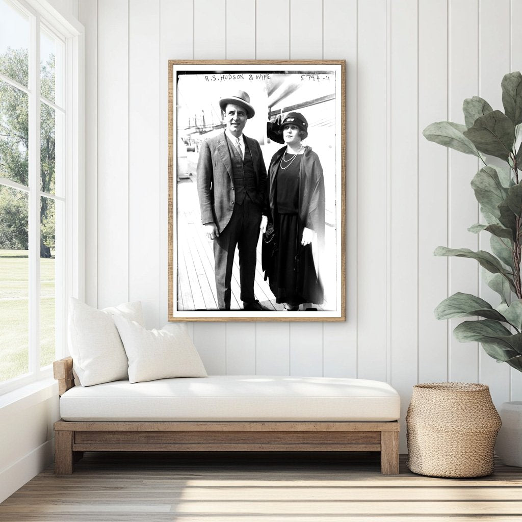 1920s American Couple: Timeless Love in Classic Fashion