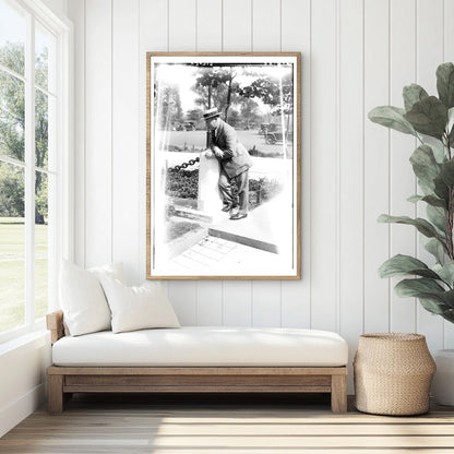 1920s Urban Life: A Glimpse into Daily Moments