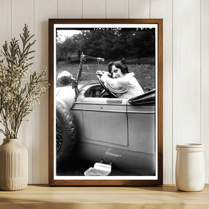 1920s Opera Diva: Captivating Vocalist in Action