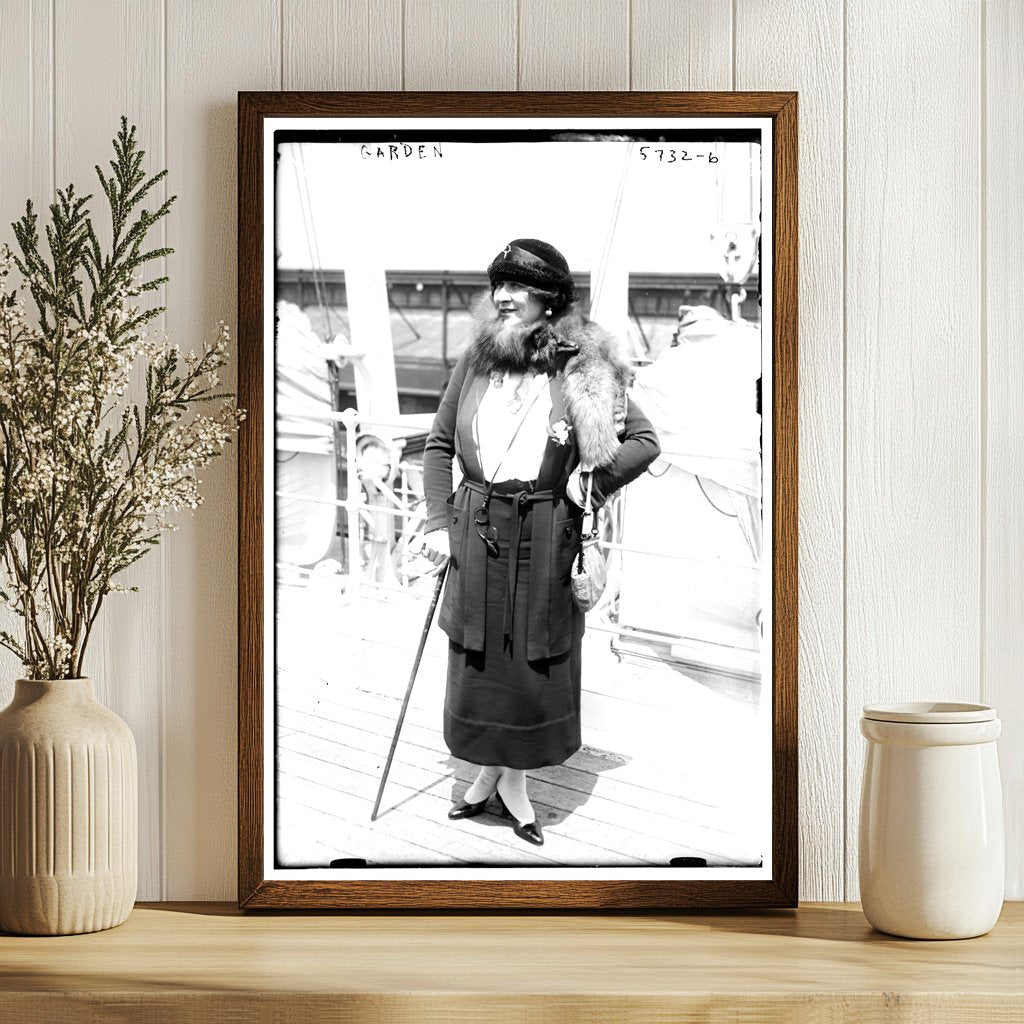 1920s Vintage Garden: A Blooming Historical Retreat