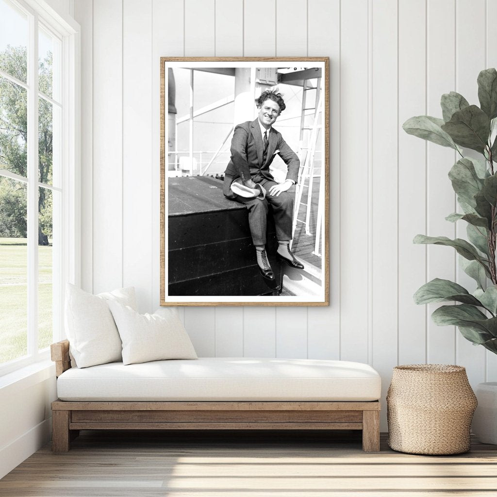 Vintage 1920s Street Scene: A Glimpse of Urban Life