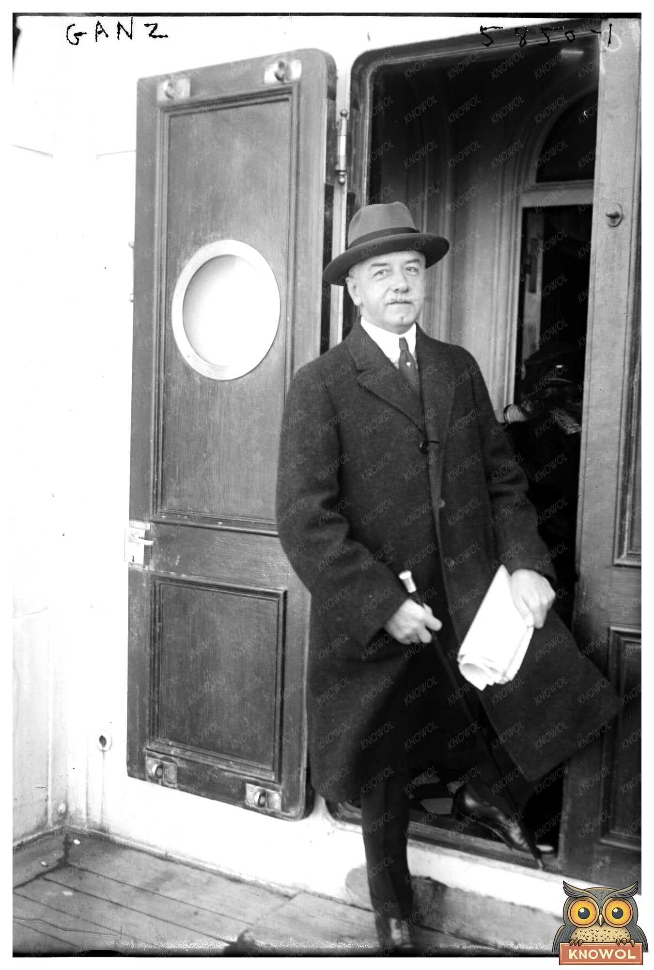 1920s Urban Street Scene: Timeless Historic Vibes