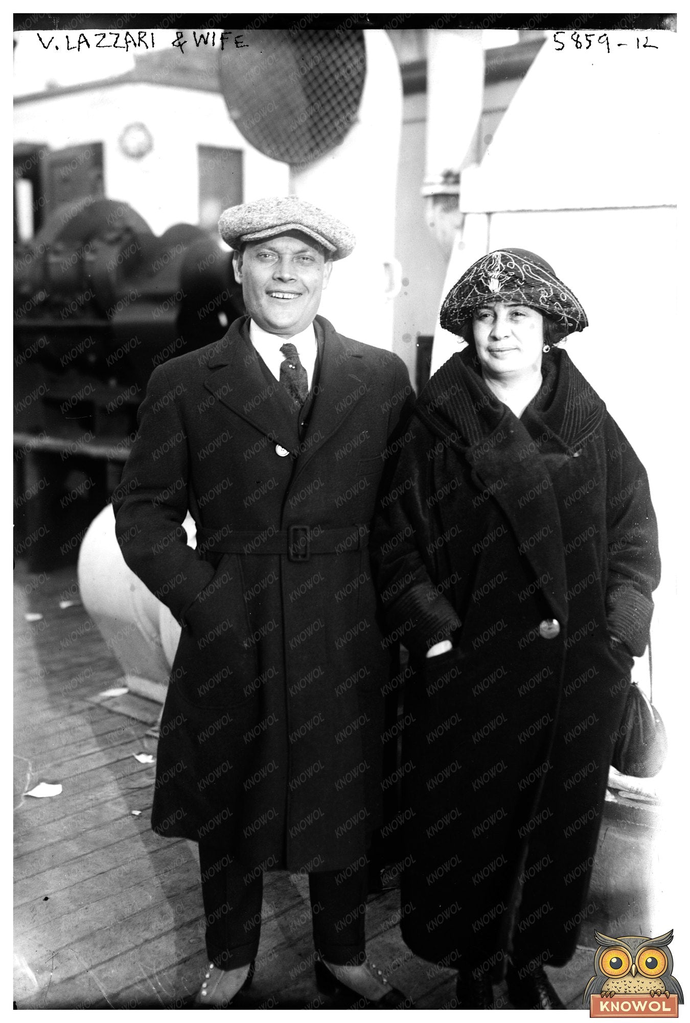 1922 Vintage Portrait of a Stylish Couple