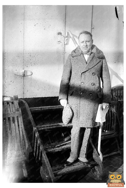 1922 Captivating Portrait of a Competitive Swimmer