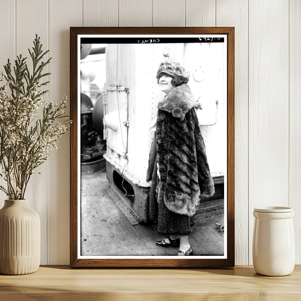 1920s Media Evolution: Historic Chemet Scene