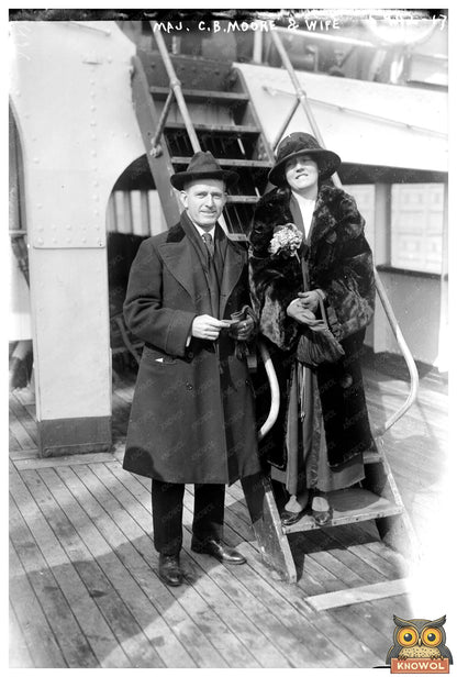 1920s Couple: Majors Milestone and Timeless Elegance