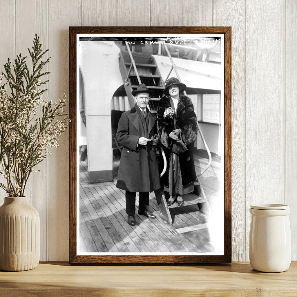 1920s Couple: Majors Milestone and Timeless Elegance