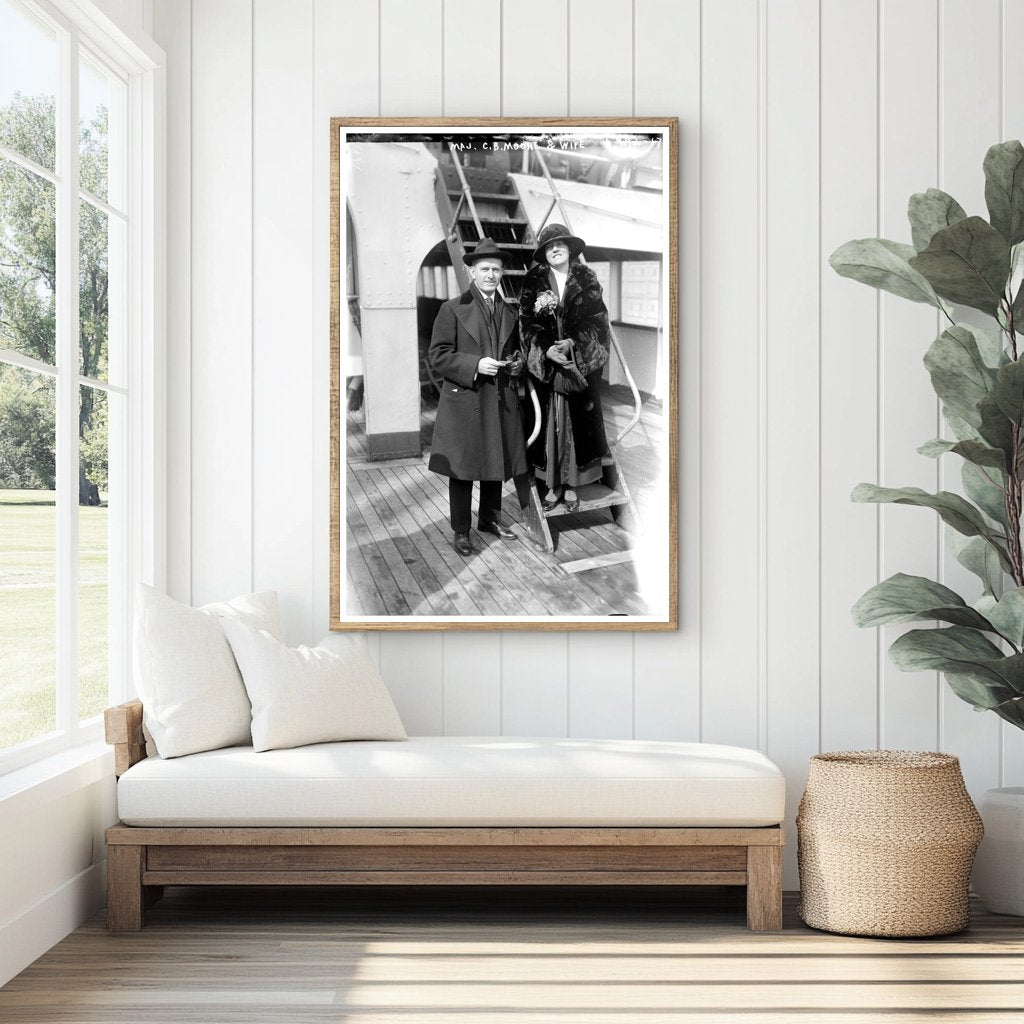 1920s Couple: Majors Milestone and Timeless Elegance