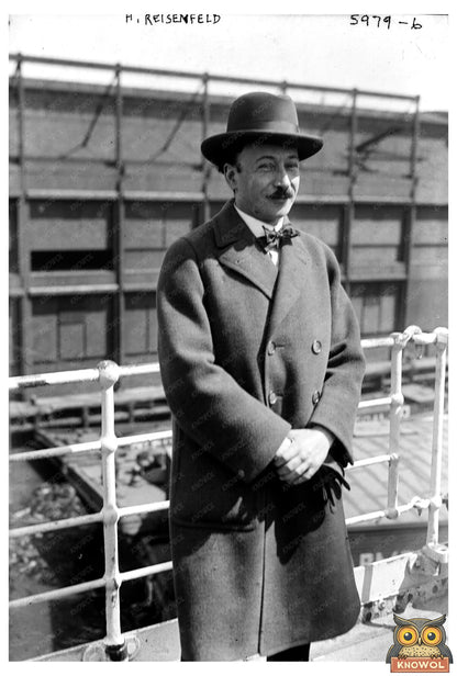 1920s Icon: Captivating Portrait of a Notable Figure