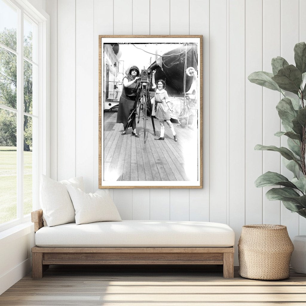 1920s Socialite Portrait: Elegance & Charm Captured