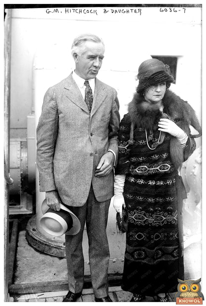 1920s Father-Daughter Portrait in Vintage Attire