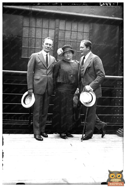 1920s Family Portrait: Young Thomas with Parents