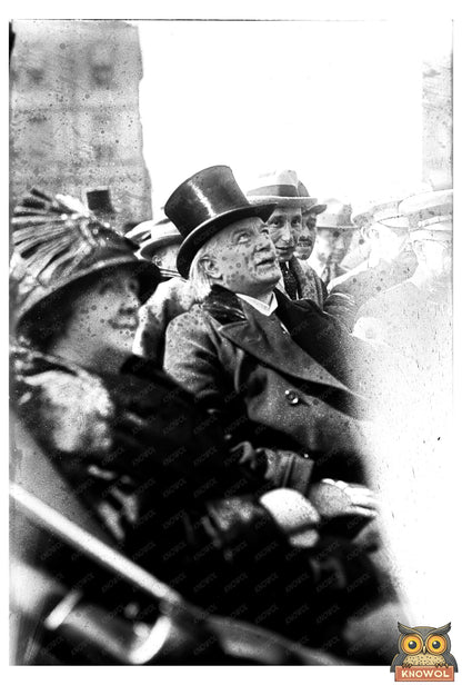 1923 Vintage Portrait of a Stylish Couple