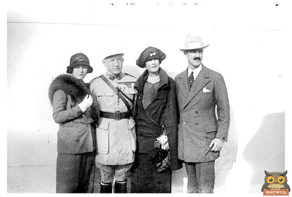 1923 Couples Day Out: Timeless Elegance in Focus