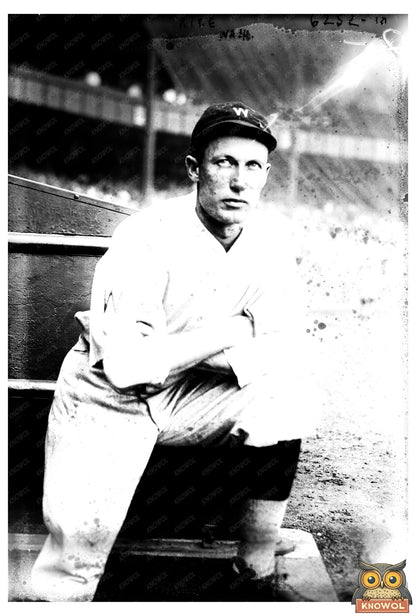 1924 Baseball Glory: Sam Rice in Action