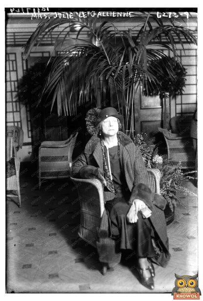 Vintage Portrait of a 20th Century Theatre Star