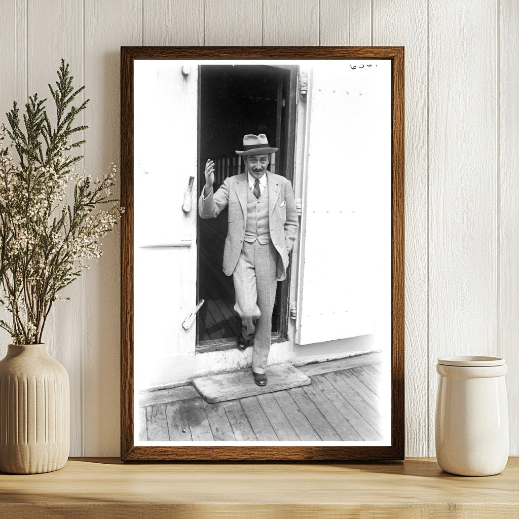 1925 Hollywood Elegance: A. Menjou in Classic Style