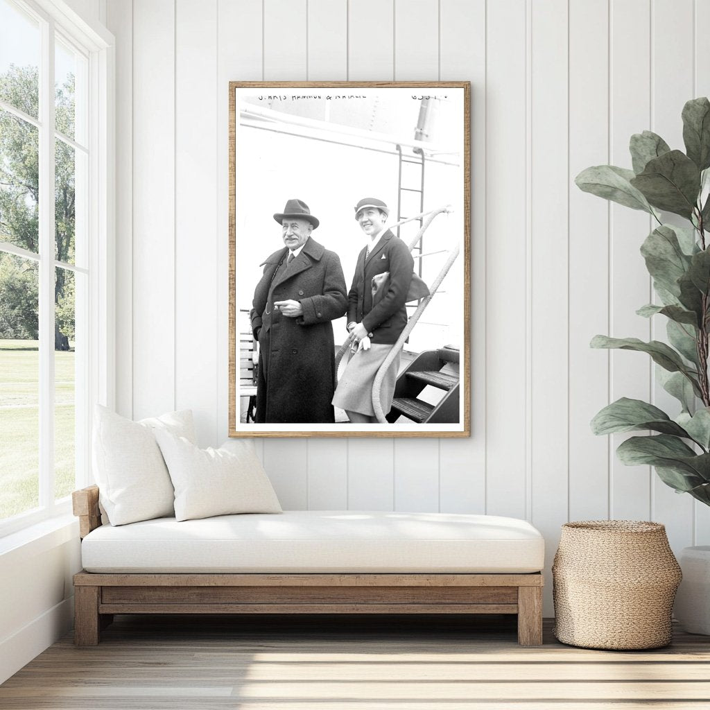 Elegant Duo: A Roaring Twenties Moment