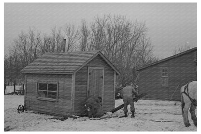 Roy Merriot Relocates House on Farm in Estherville 1936