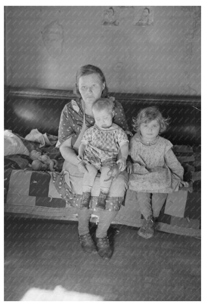 Mrs. Paul Rauhauser and Children Ruthven Iowa December 1936