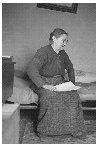 Mrs. William Hubbard on Farm in Iowa December 1936