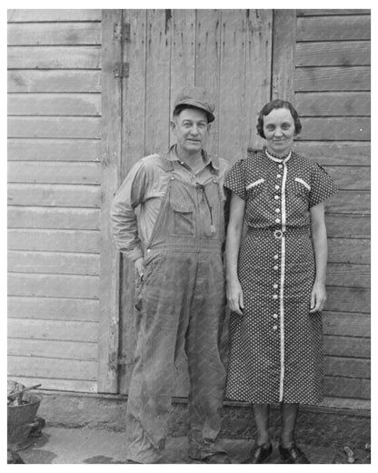 Roy Merriott Family on Iowa Farm December 1936