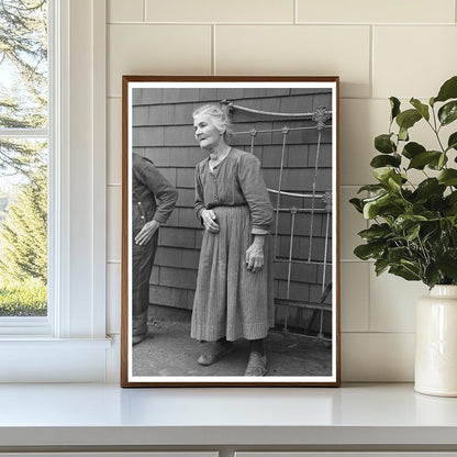 Vintage 1936 Photo of Iowa Homesteaders Wife